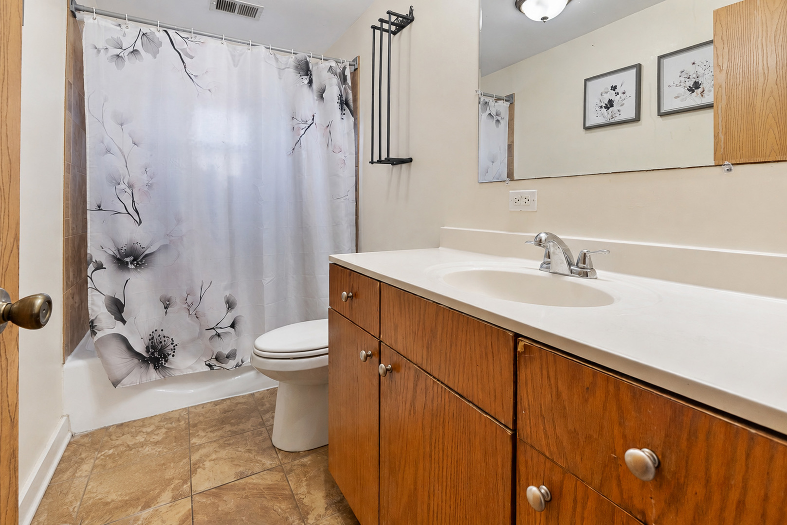 2753 W 38th Street Property Photo 7