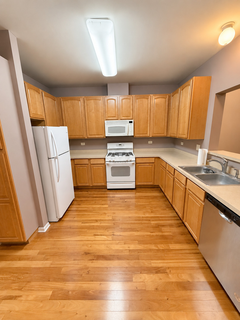 527 Cary Woods Circle Property Photo 6