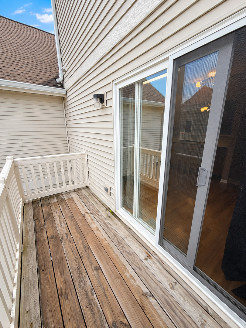527 Cary Woods Circle Property Photo 8