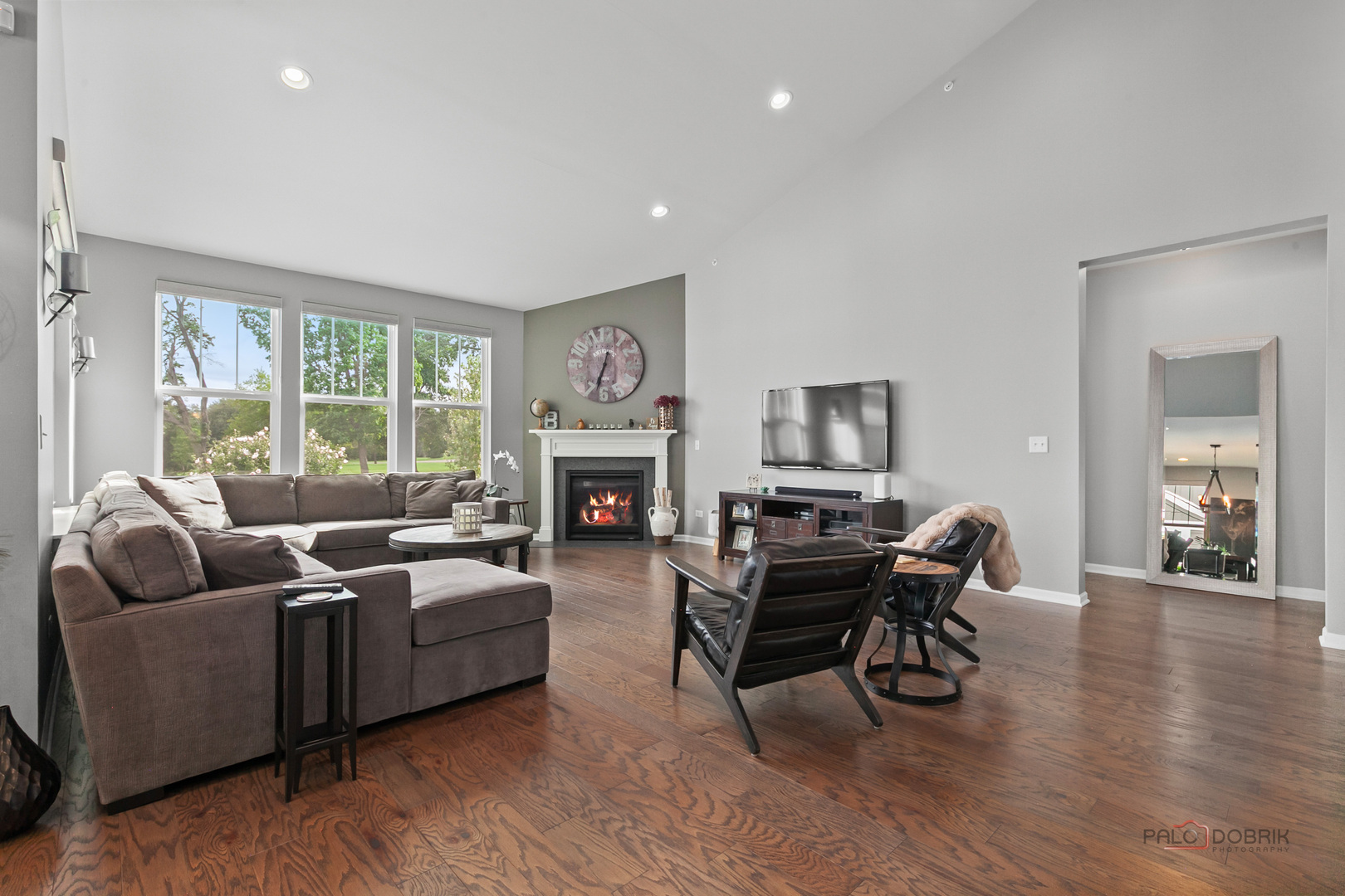 685 Insull Drive Property Photo 3