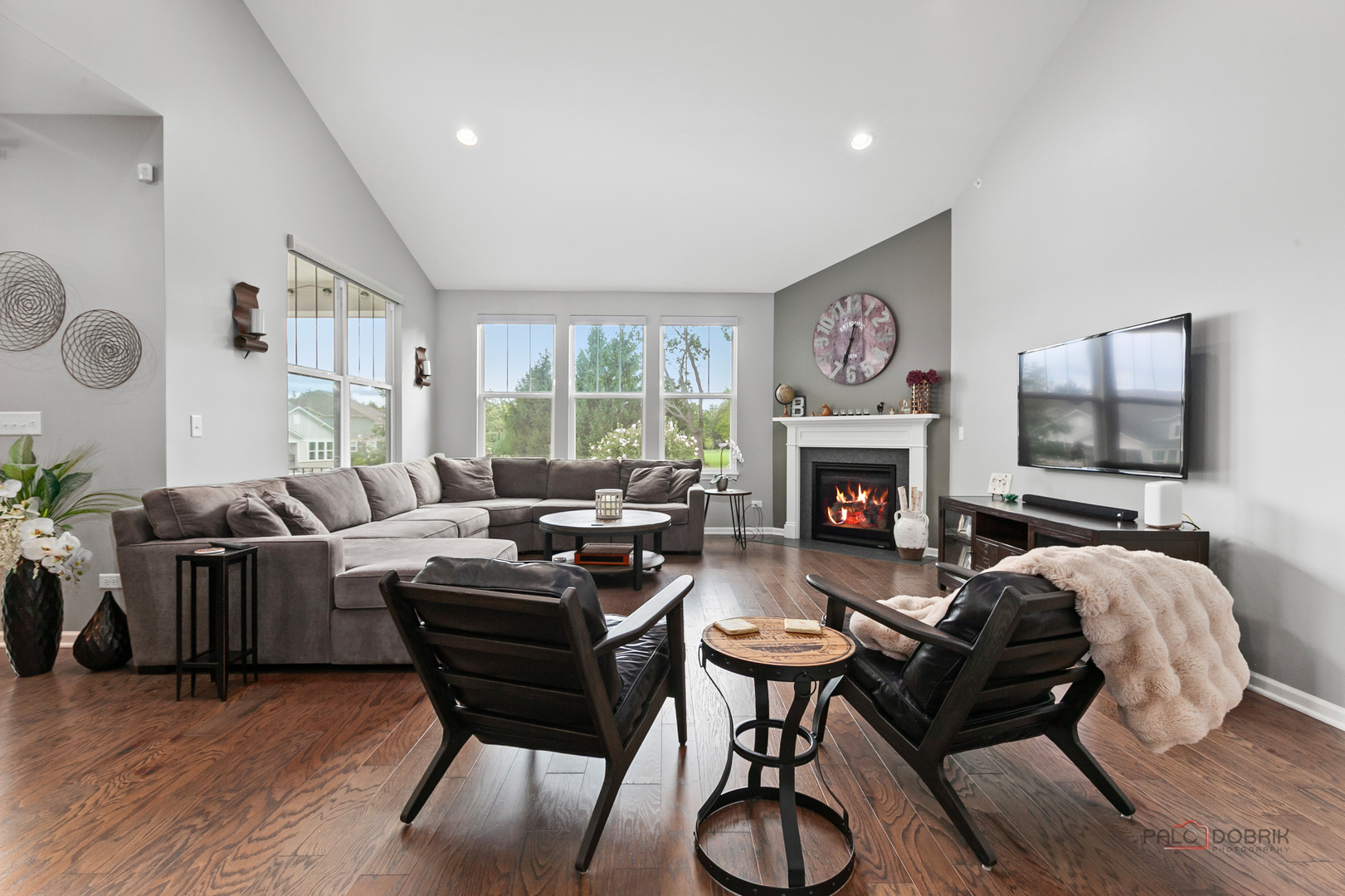 685 Insull Drive Property Photo 4