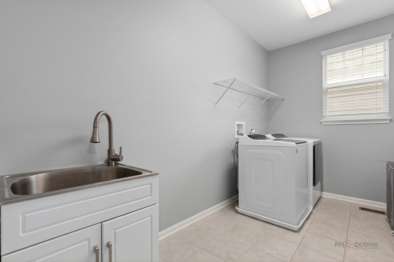 685 Insull Drive Property Photo 17