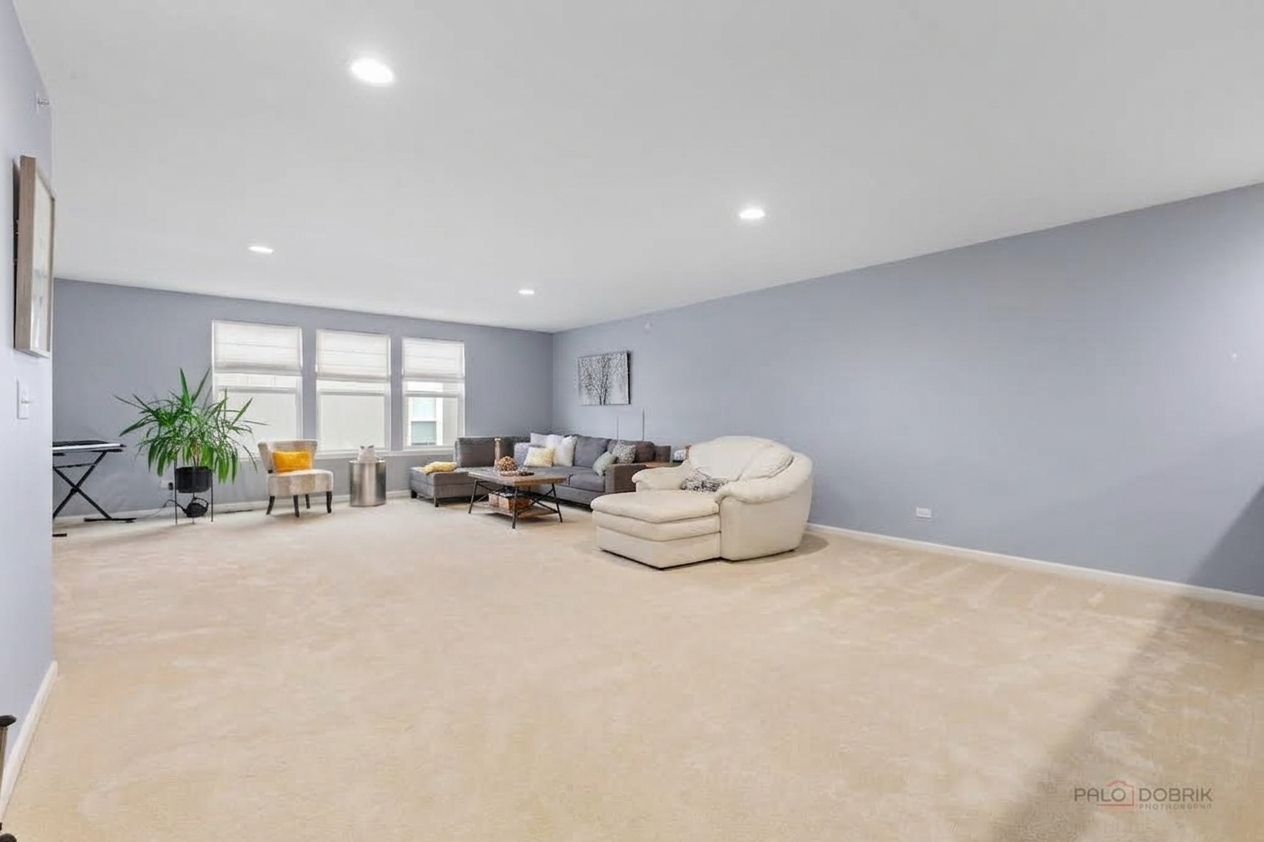 685 Insull Drive Property Photo 23