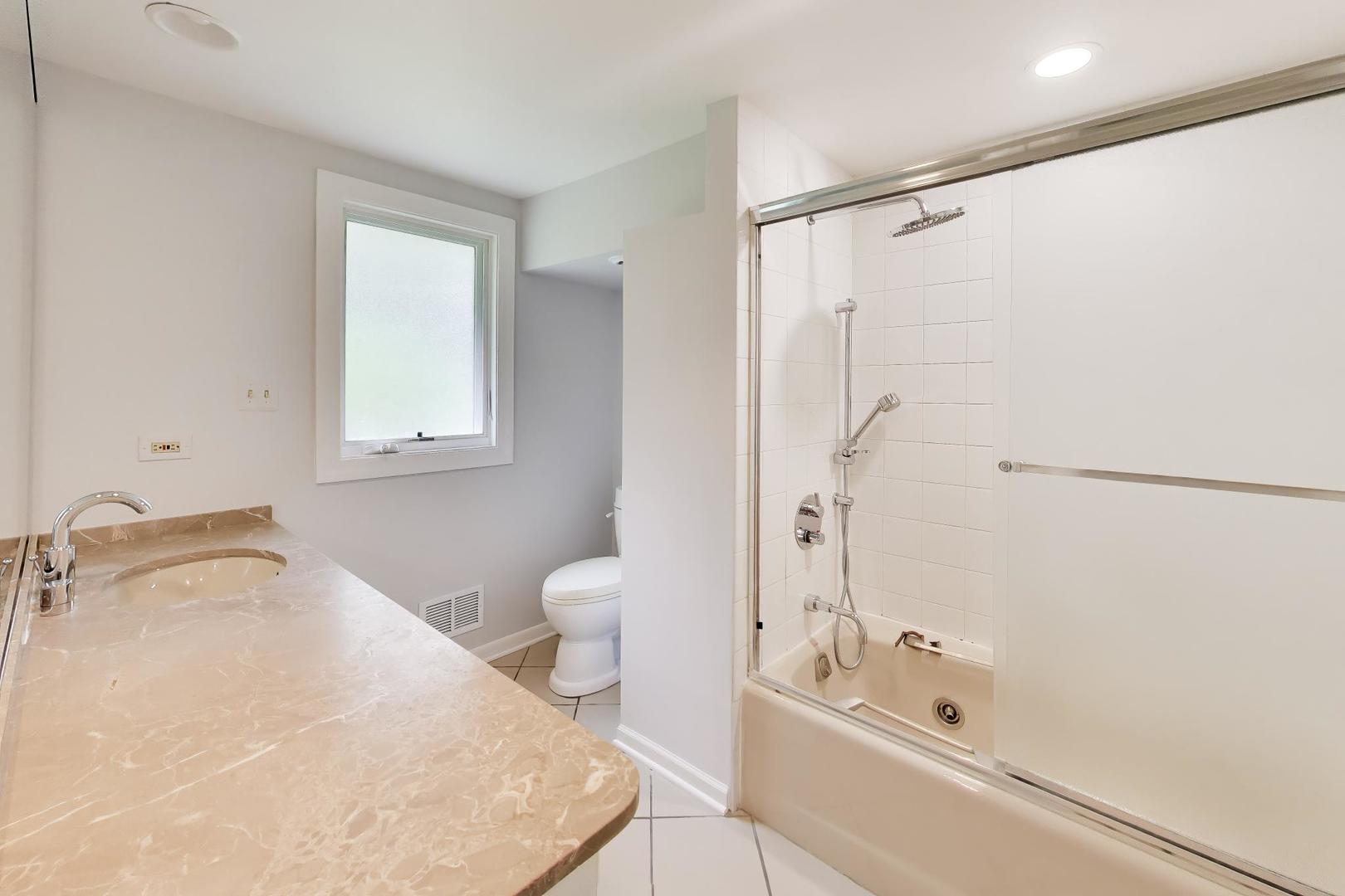 5801 N Lansing Avenue Property Photo 22