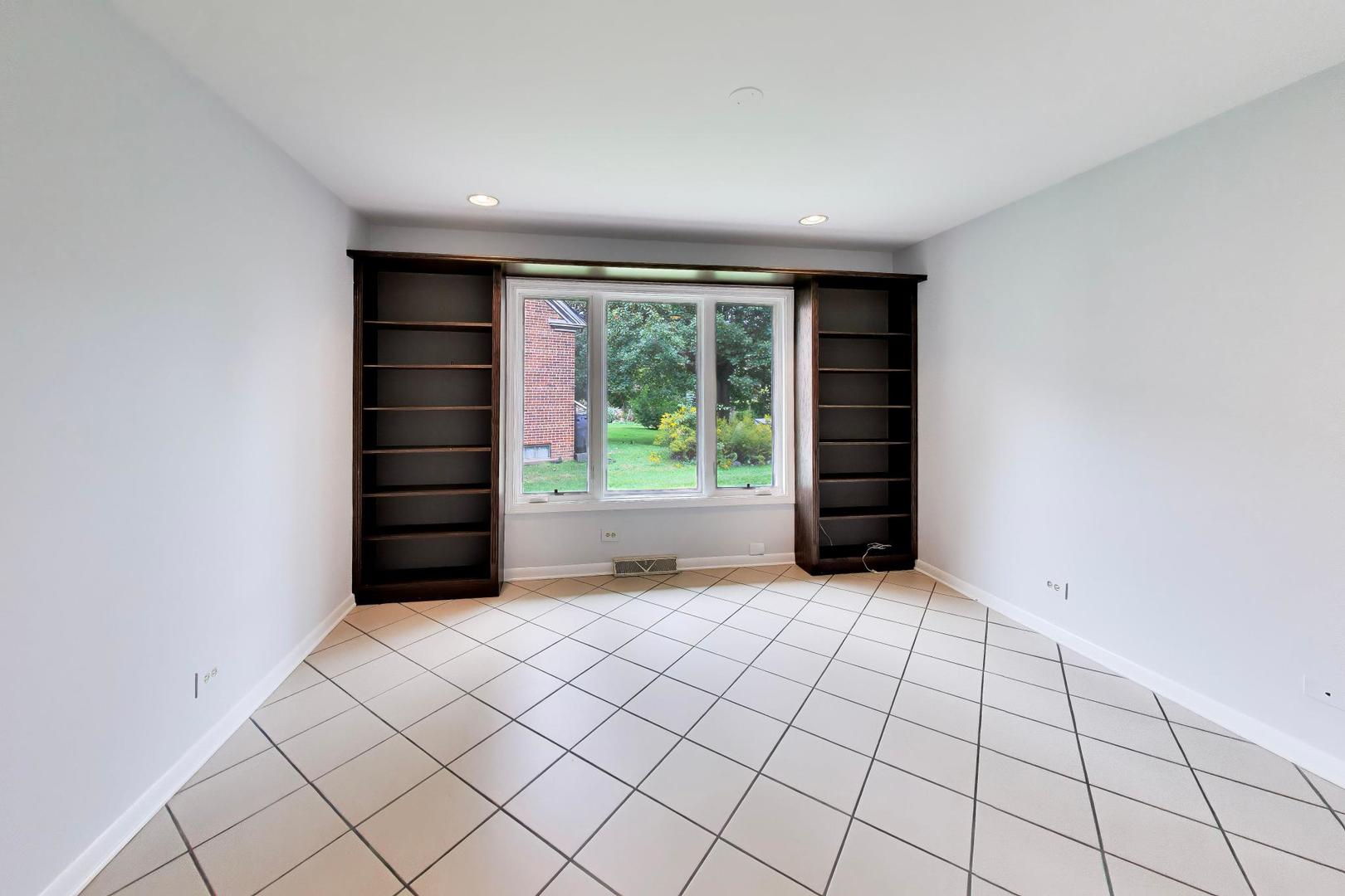 5801 N Lansing Avenue Property Photo 23