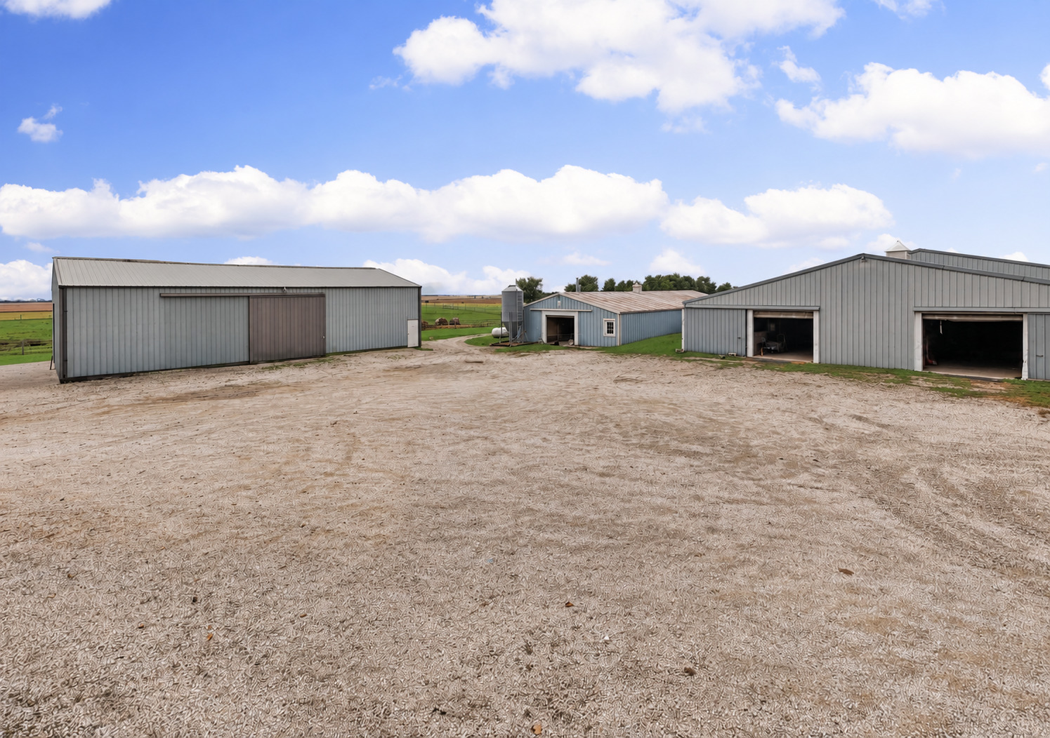 874 E 300n Road Property Photo 6