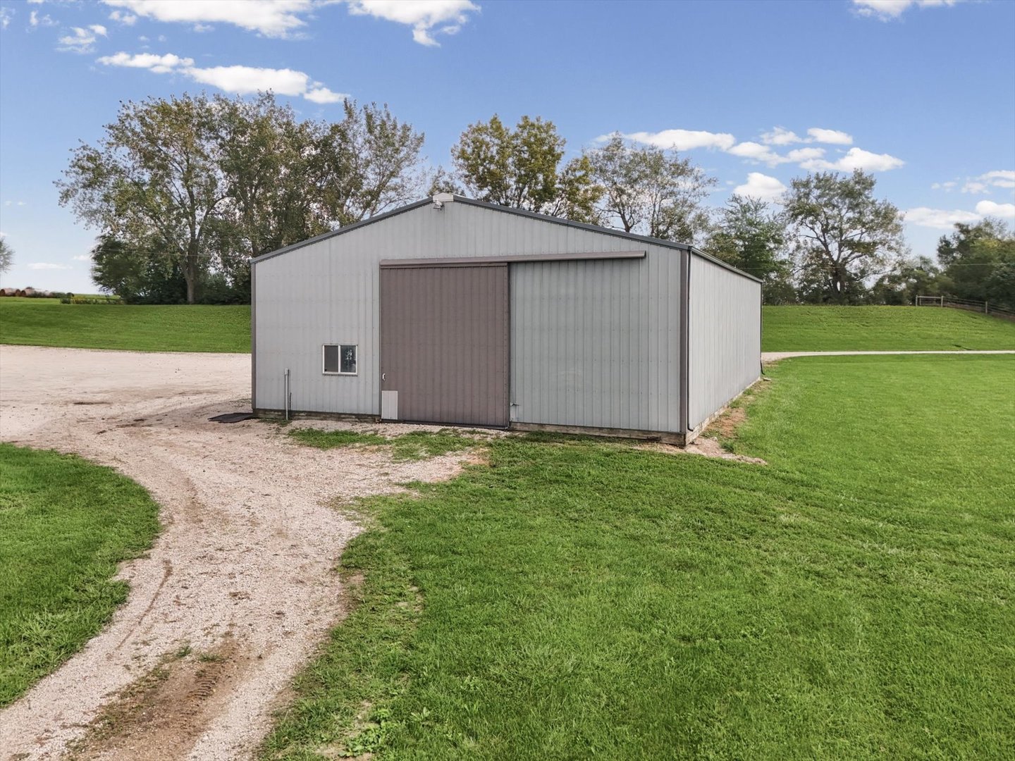 874 E 300n Road Property Photo 12