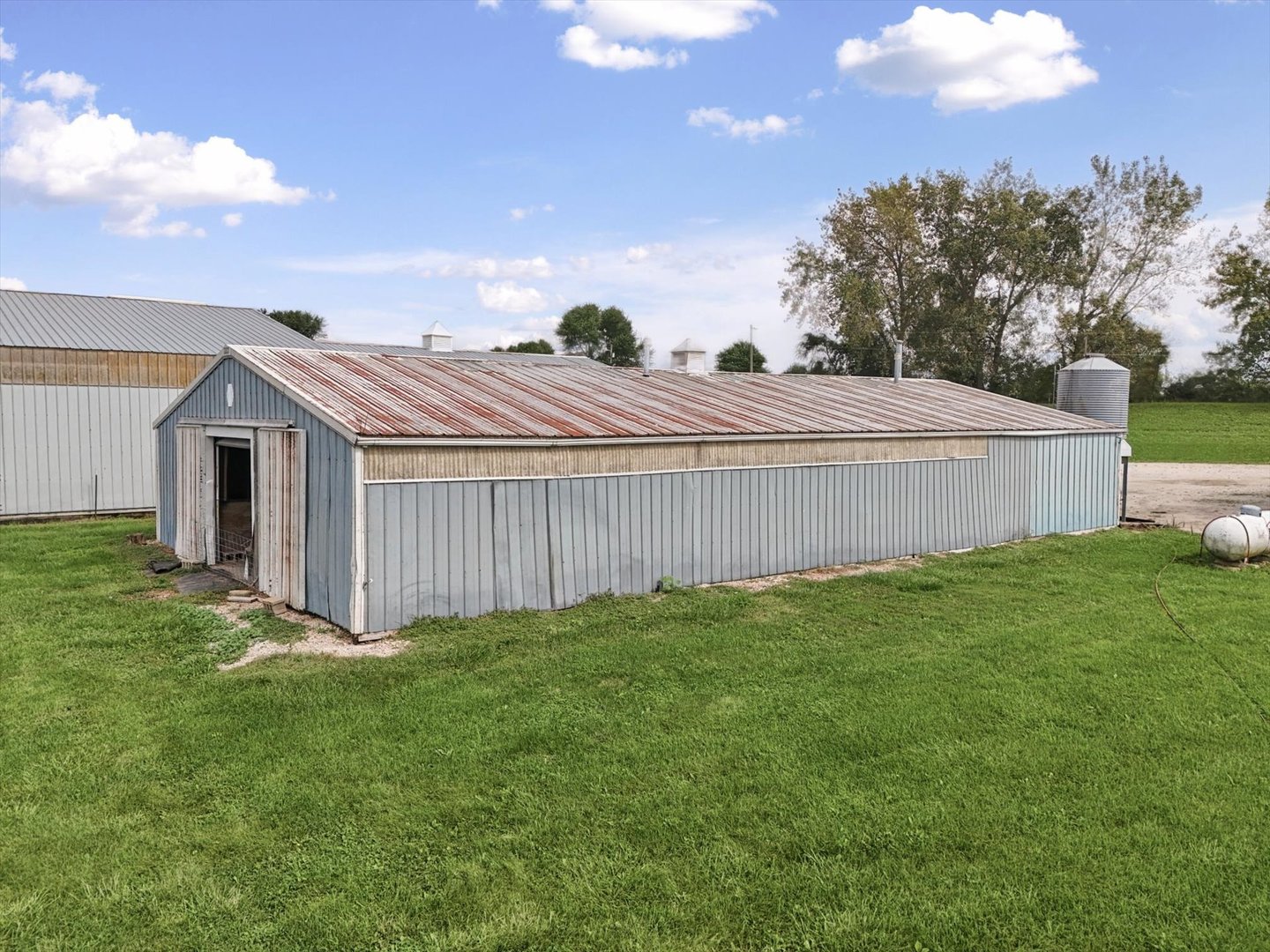 874 E 300n Road Property Photo 13