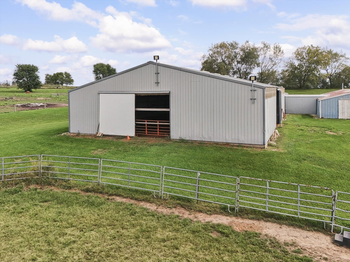 874 E 300n Road Property Photo 15