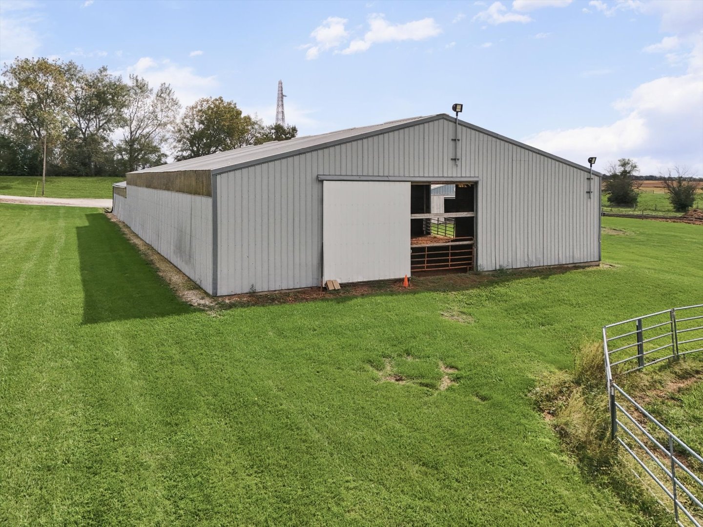 874 E 300n Road Property Photo 16
