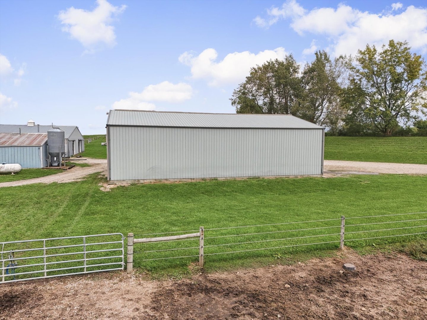 874 E 300n Road Property Photo 17