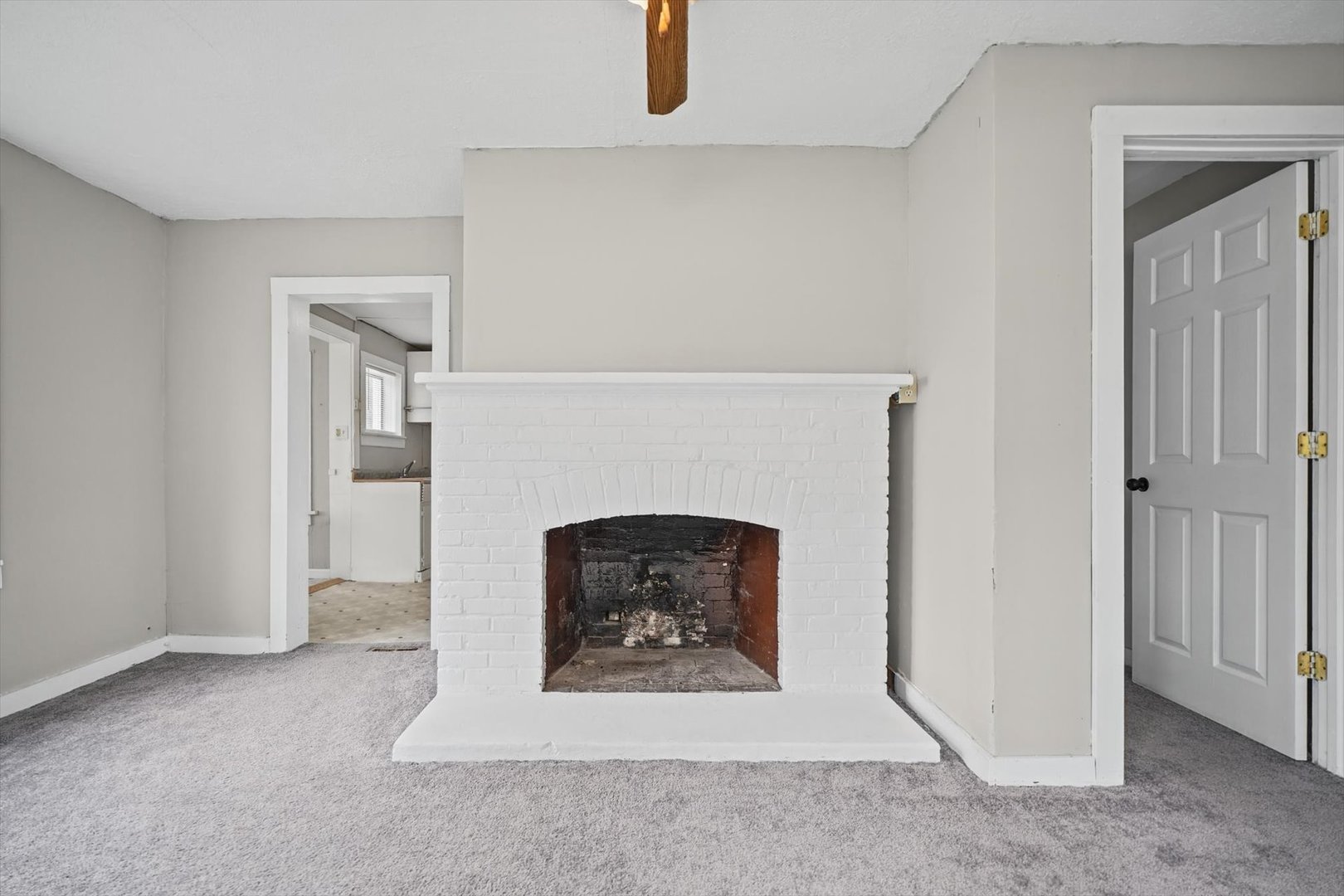 711 W Howard Street Property Photo 6