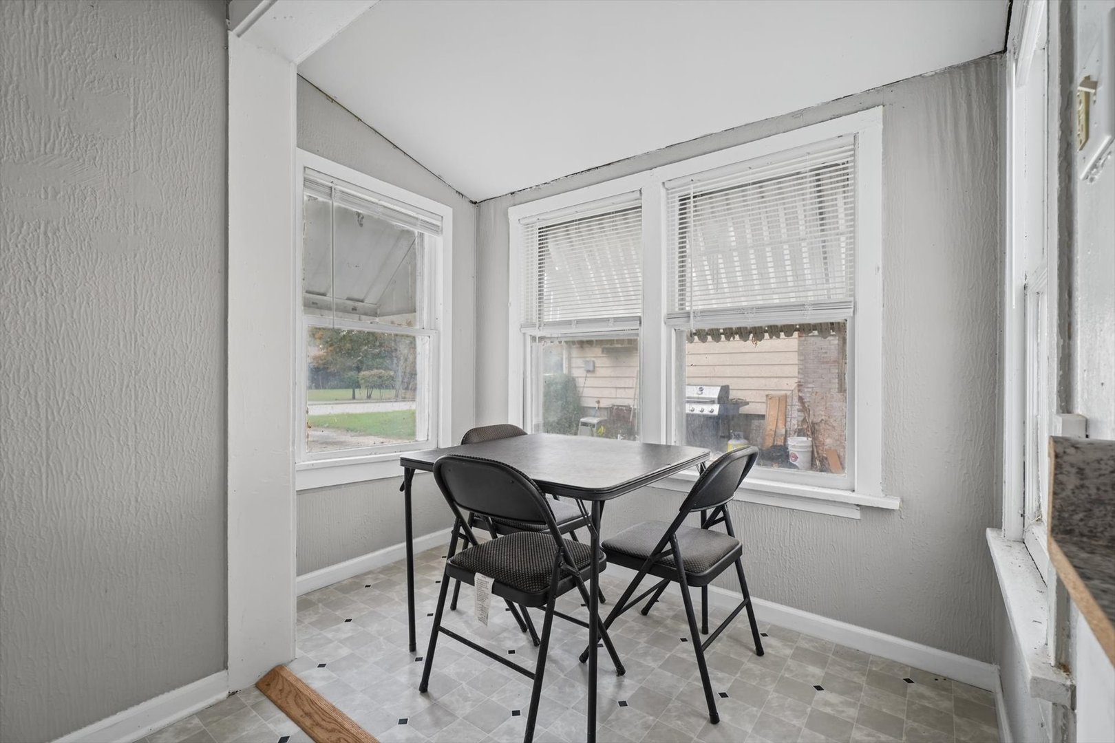 711 W Howard Street Property Photo 13