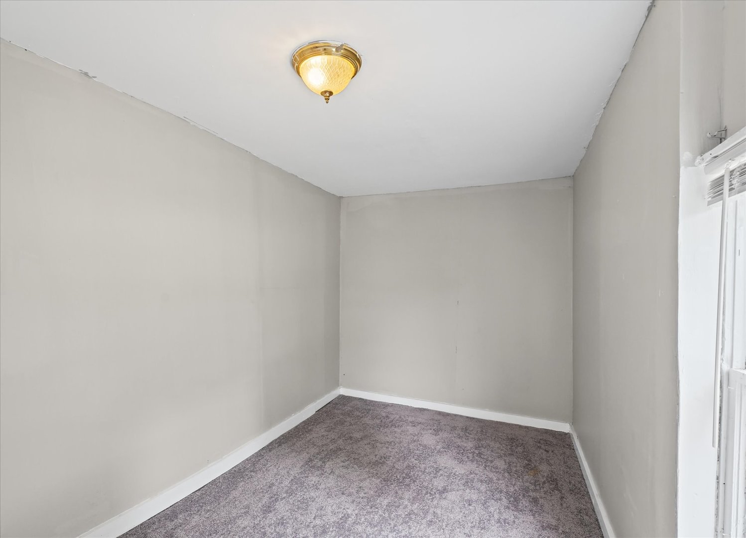 711 W Howard Street Property Photo 15