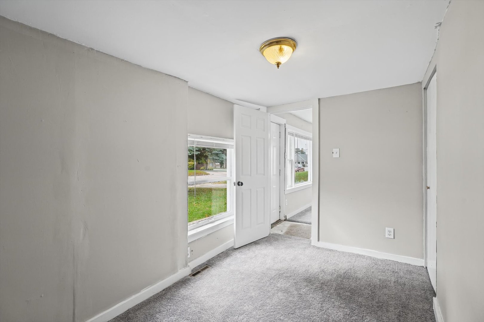 711 W Howard Street Property Photo 16
