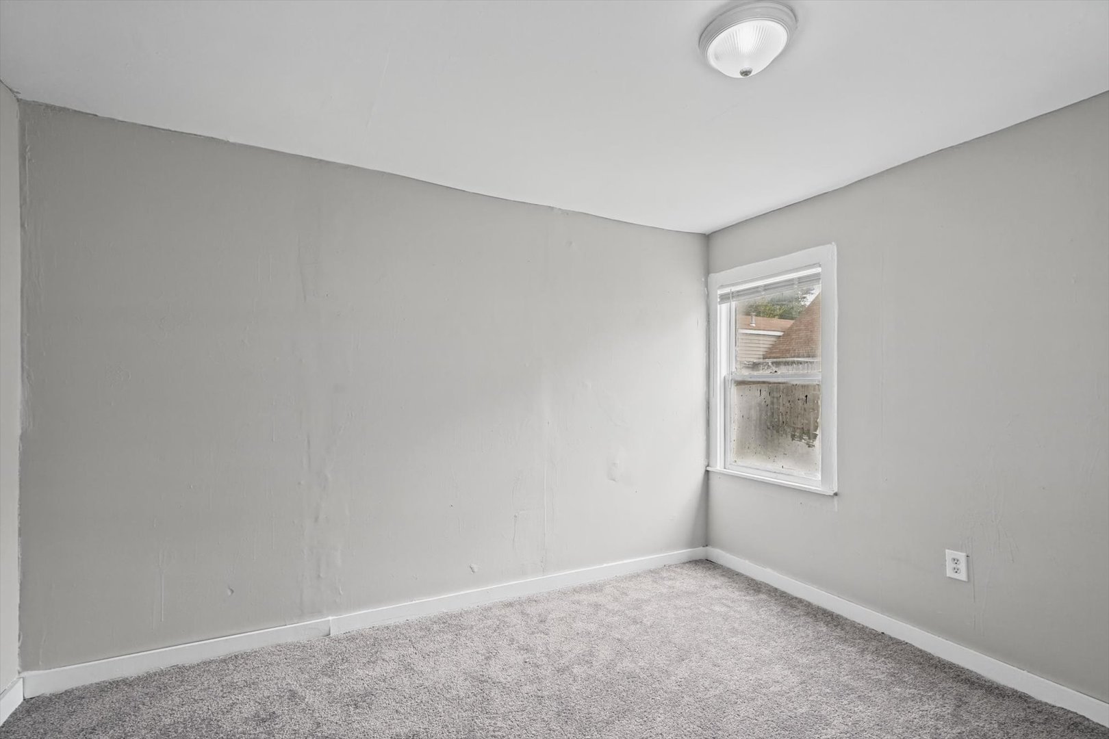 711 W Howard Street Property Photo 17