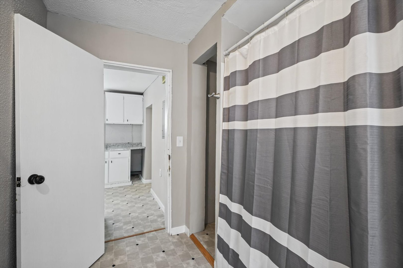 711 W Howard Street Property Photo 20