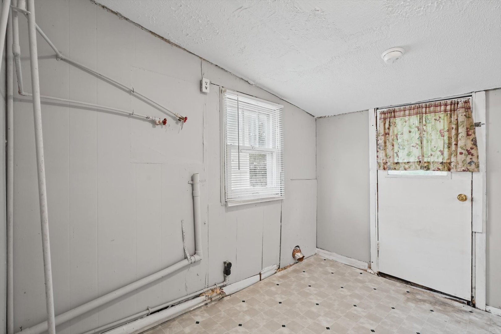 711 W Howard Street Property Photo 21
