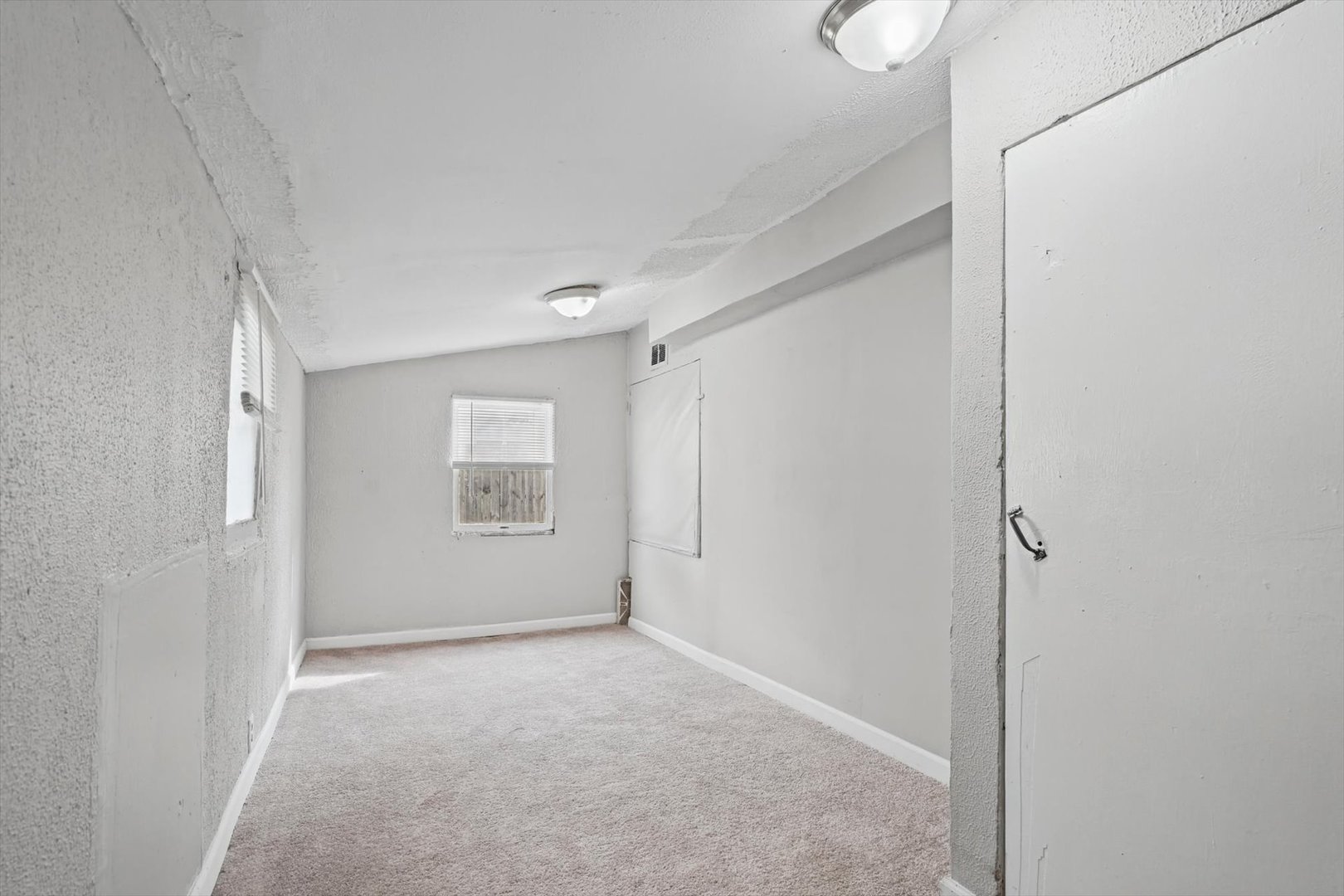 711 W Howard Street Property Photo 23
