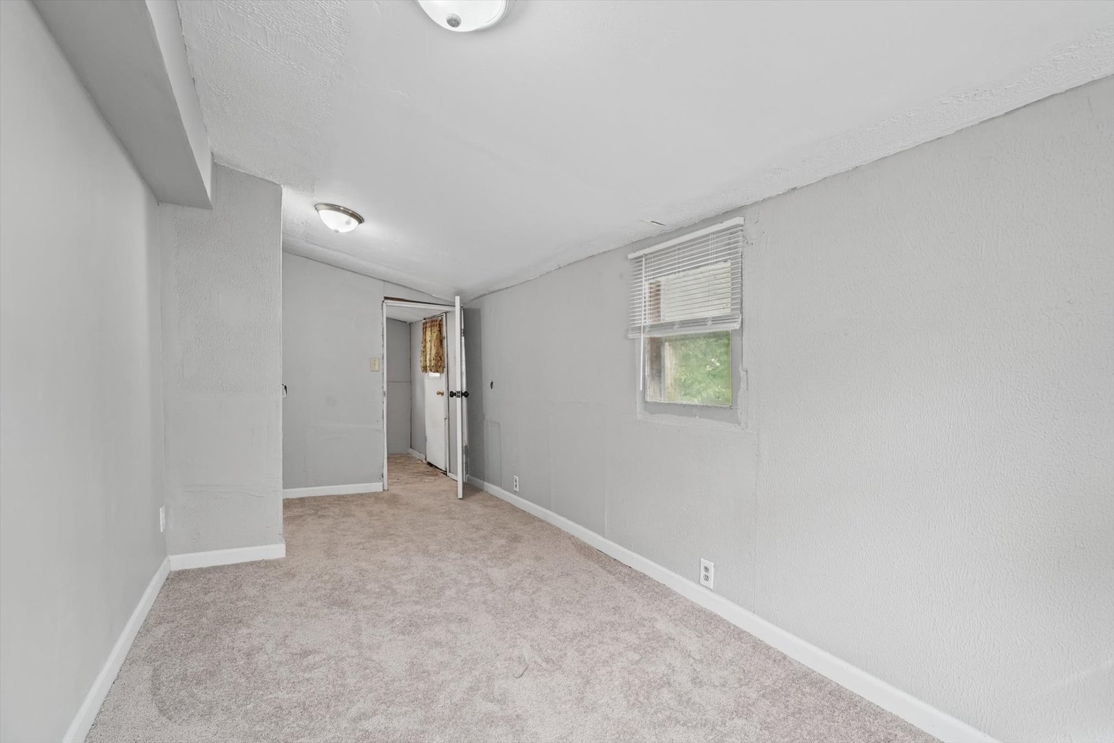 711 W Howard Street Property Photo 24