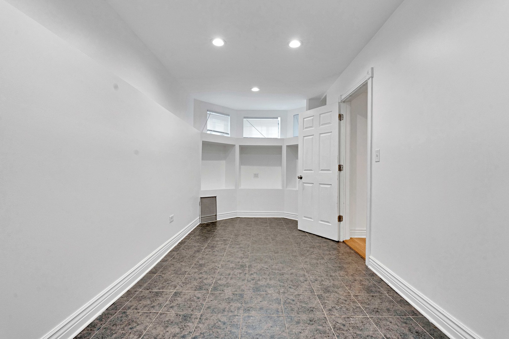 2439 N Seminary Avenue 1 Property Photo 22
