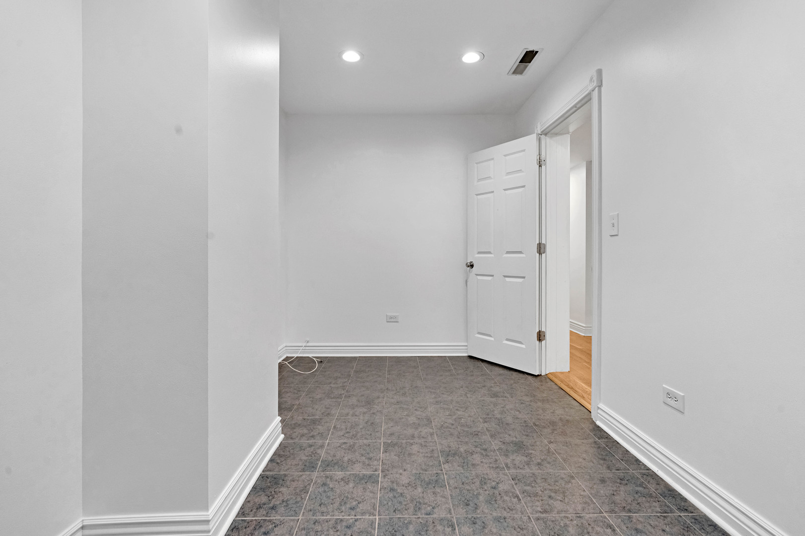 2439 N Seminary Avenue 1 Property Photo 25
