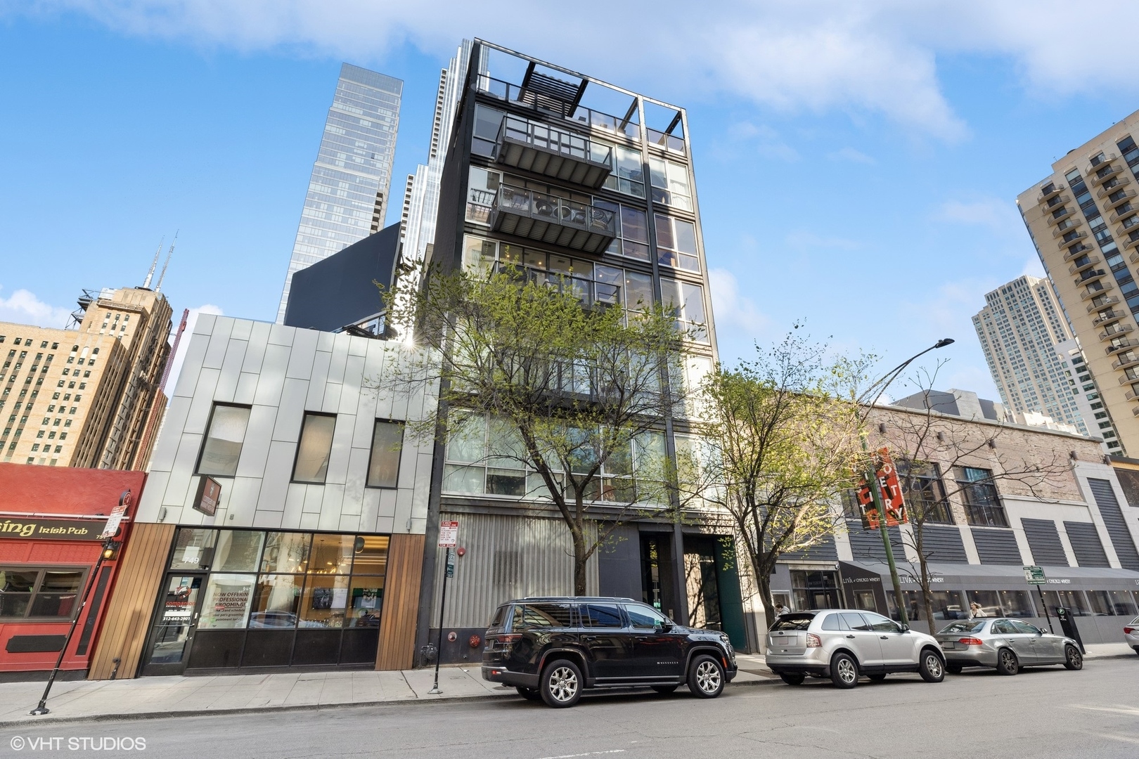 747 N Clark Street 401 Property Photo 1