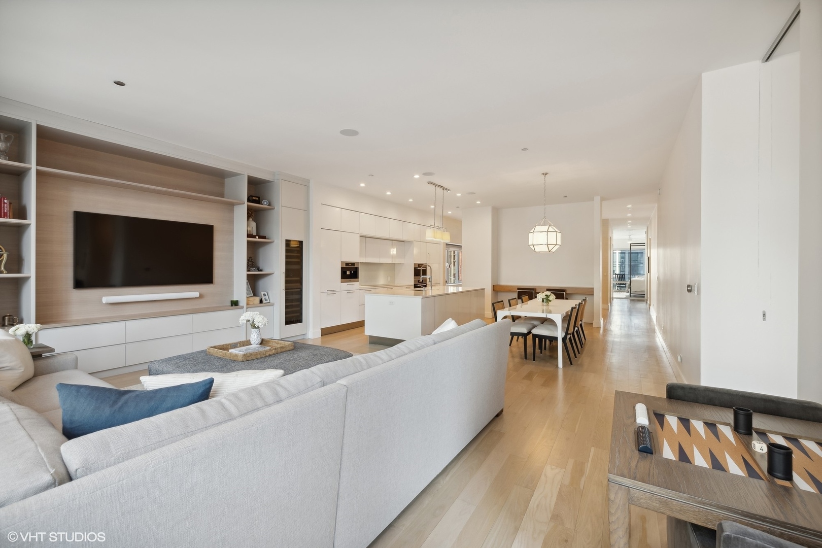 747 N Clark Street 401 Property Photo 10