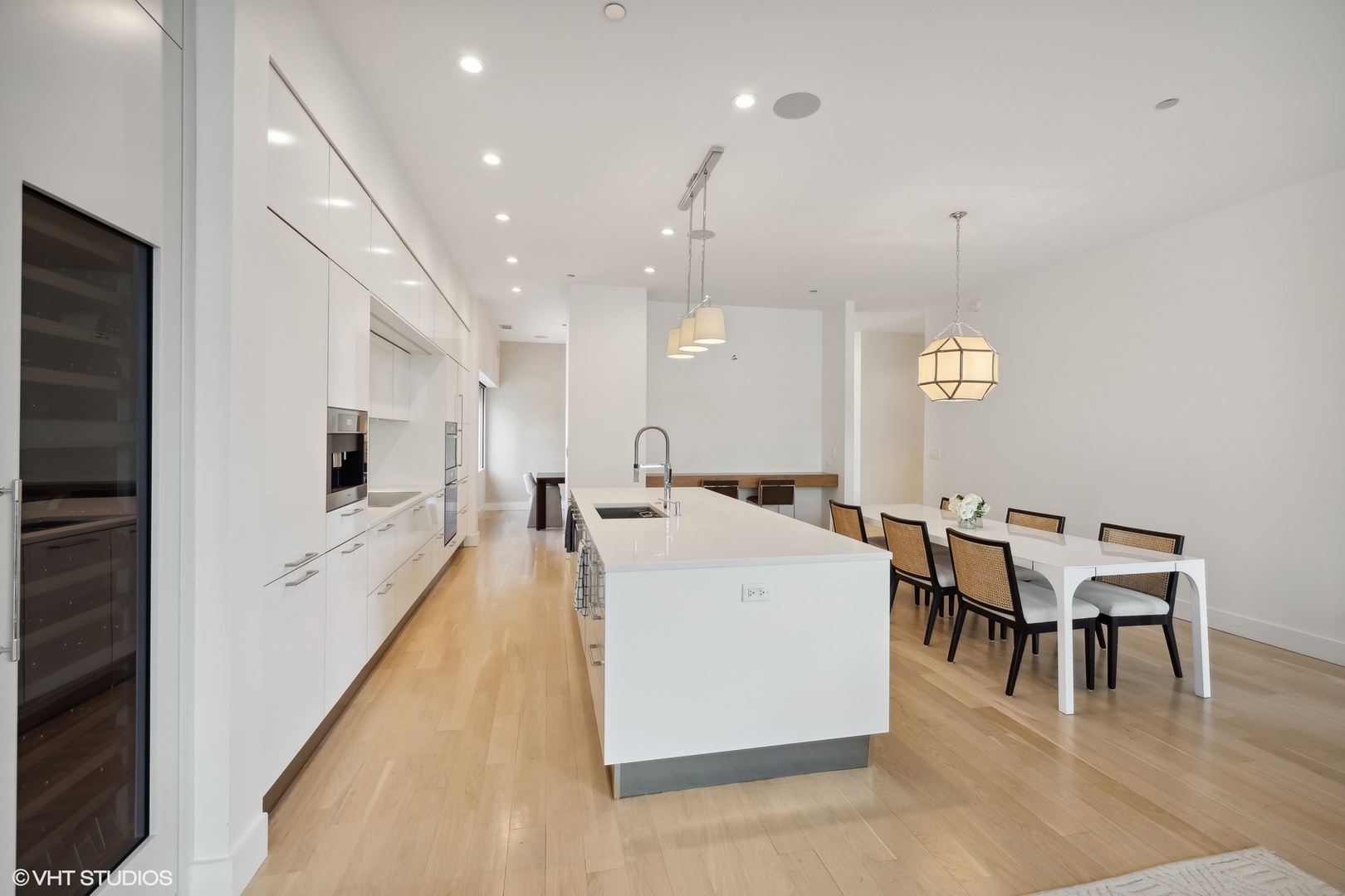 747 N Clark Street 401 Property Photo 12