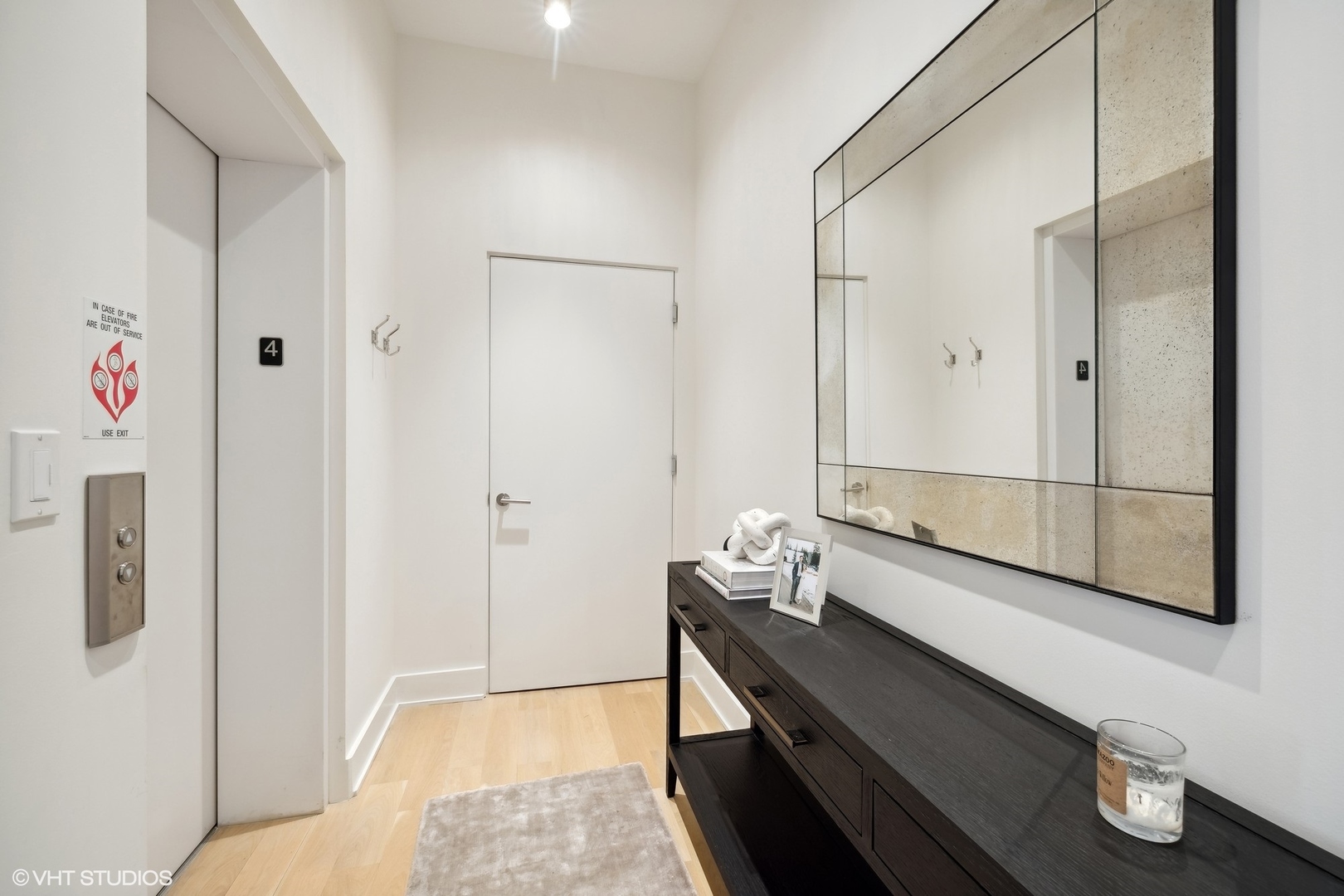 747 N Clark Street 401 Property Photo 15