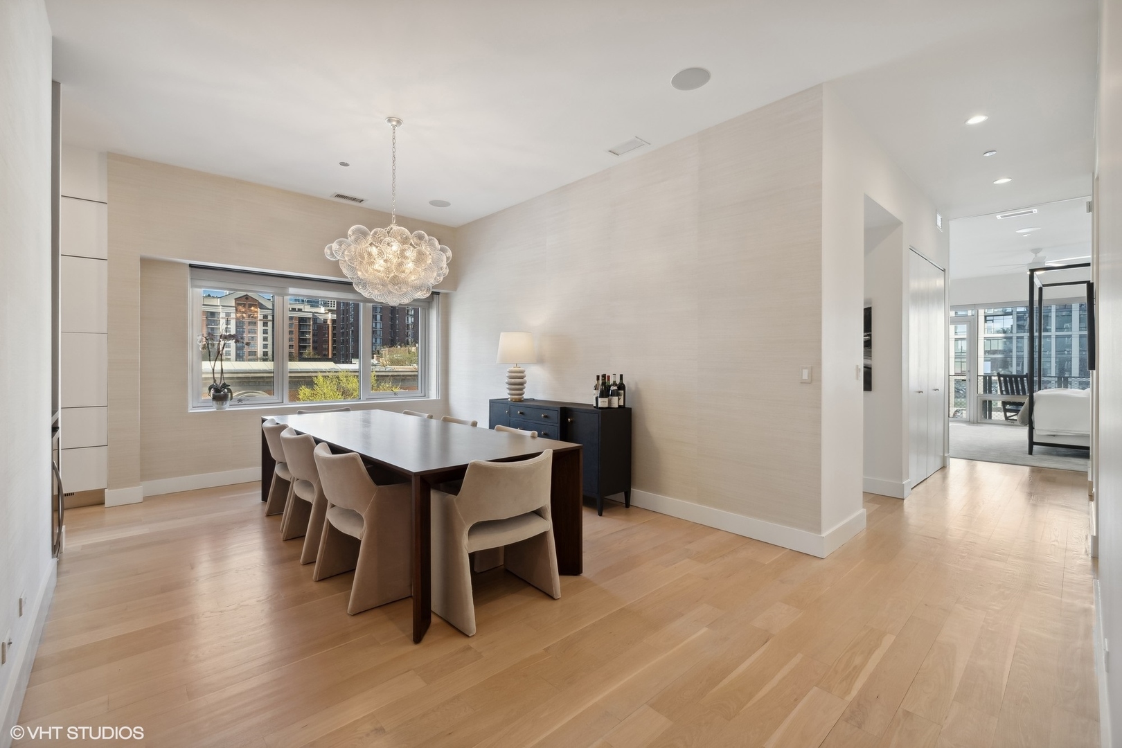747 N Clark Street 401 Property Photo 17