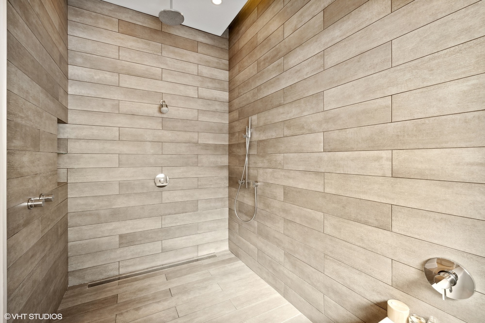 747 N Clark Street 401 Property Photo 26