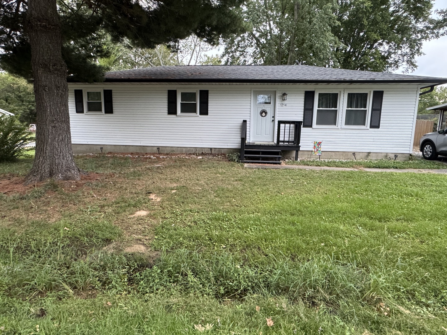 1214 E Grayson Street Property Photo 2