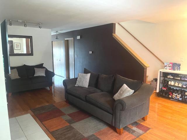 1610 S Saint Louis Avenue Property Photo 2