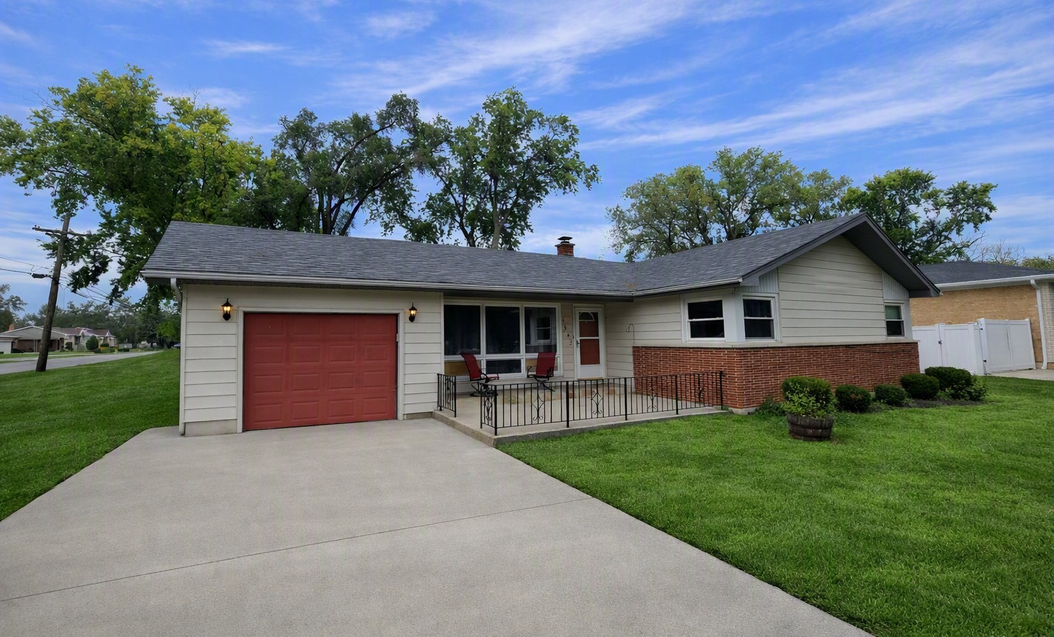 4942 138th Place Property Photo 1