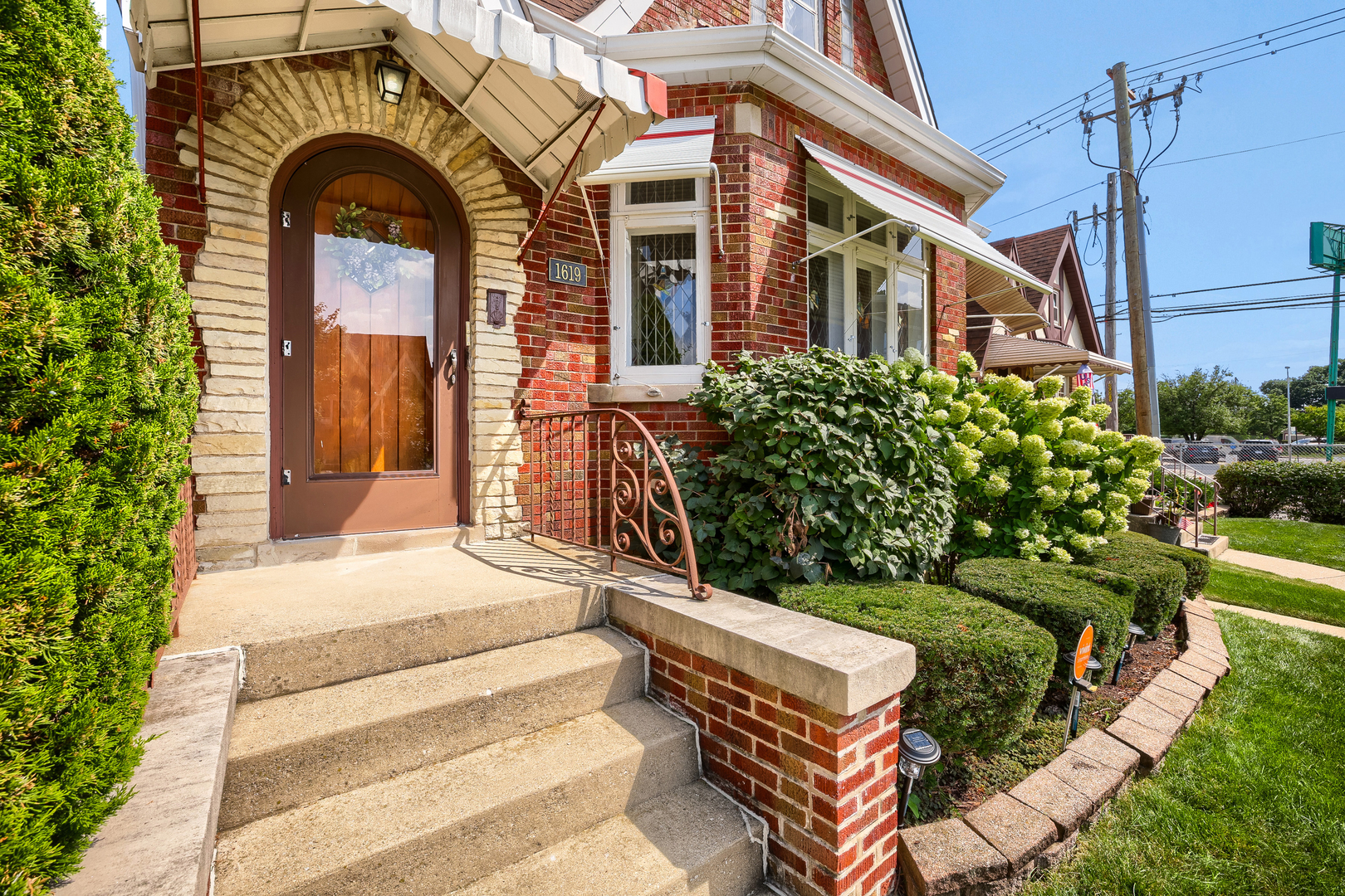 1619 N Normandy Avenue Property Photo 3