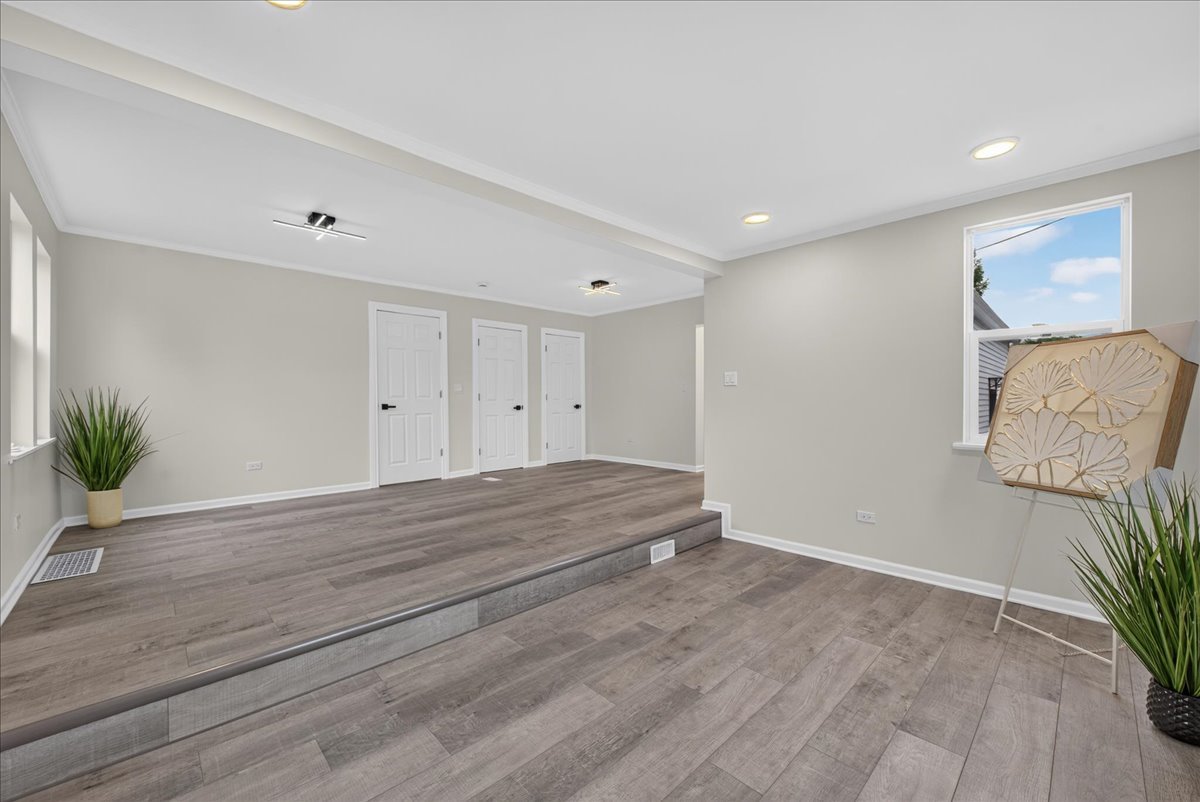 211 N Graylynn Drive Property Photo 4