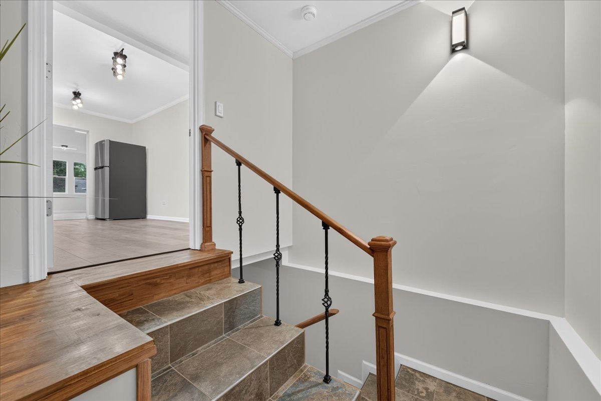 211 N Graylynn Drive Property Photo 18