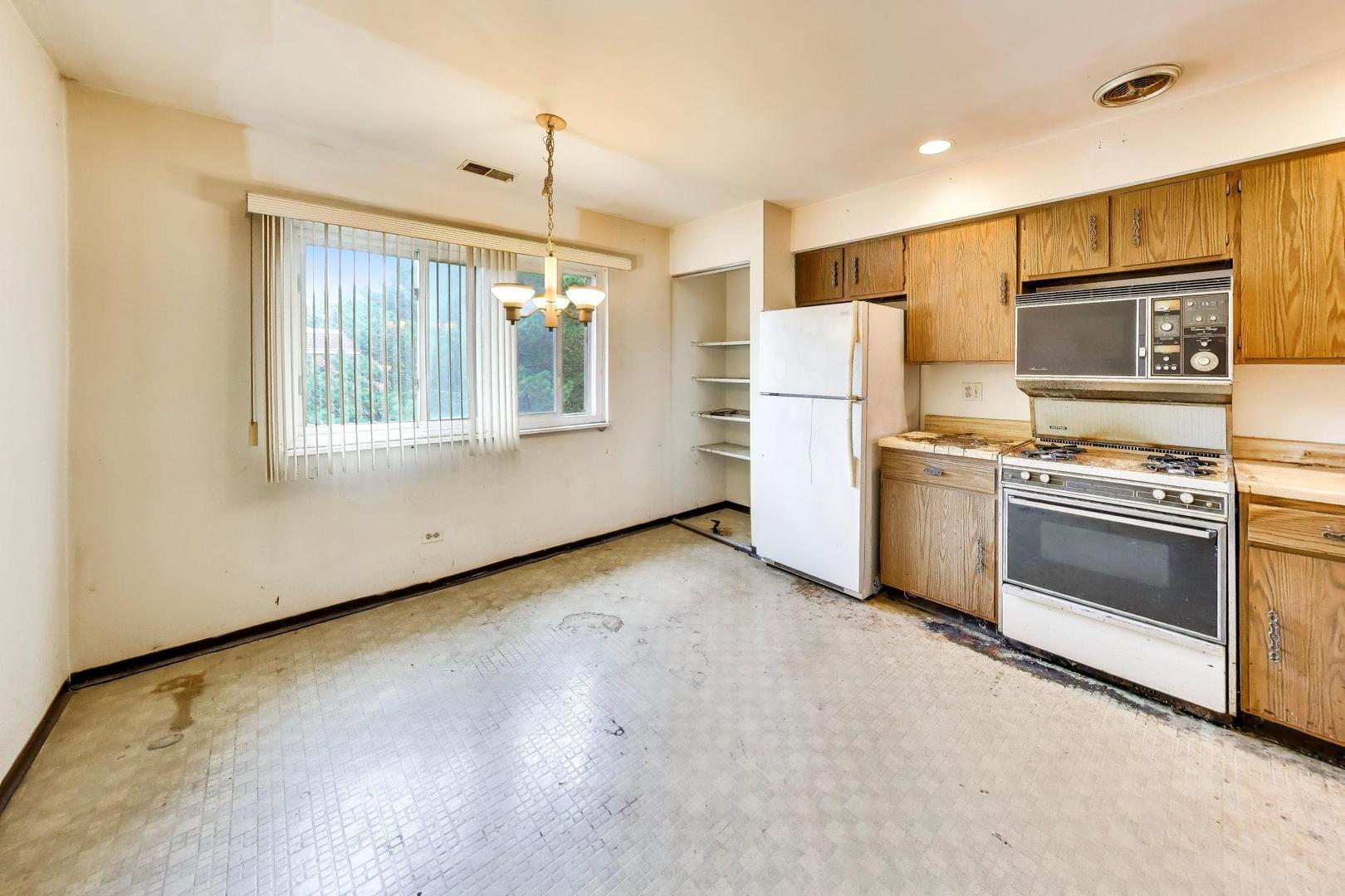 6876 W Touhy Avenue 3e Property Photo 6