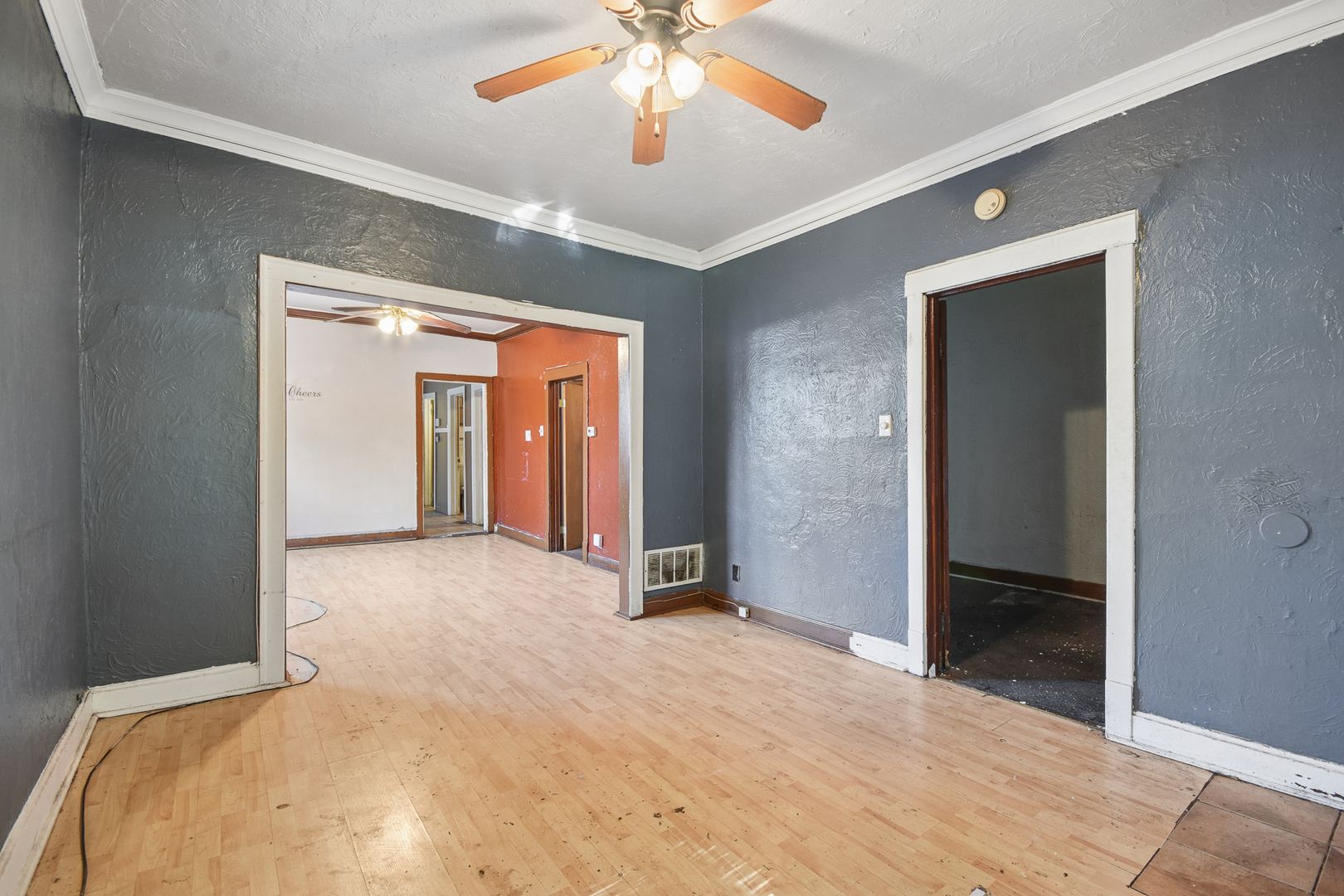 8918 S Woodlawn Avenue Property Photo 3