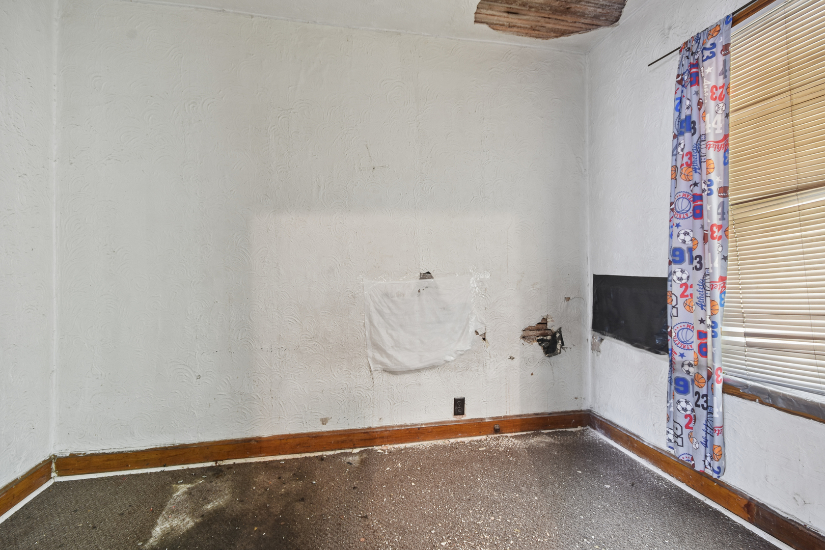 8918 S Woodlawn Avenue Property Photo 4