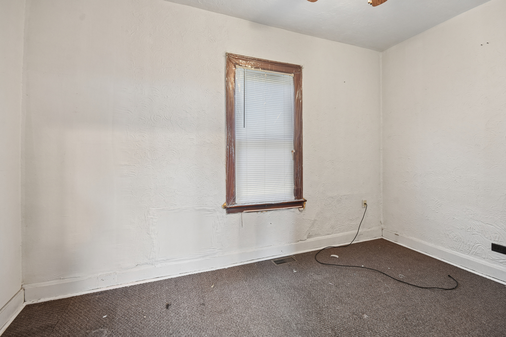 8918 S Woodlawn Avenue Property Photo 7