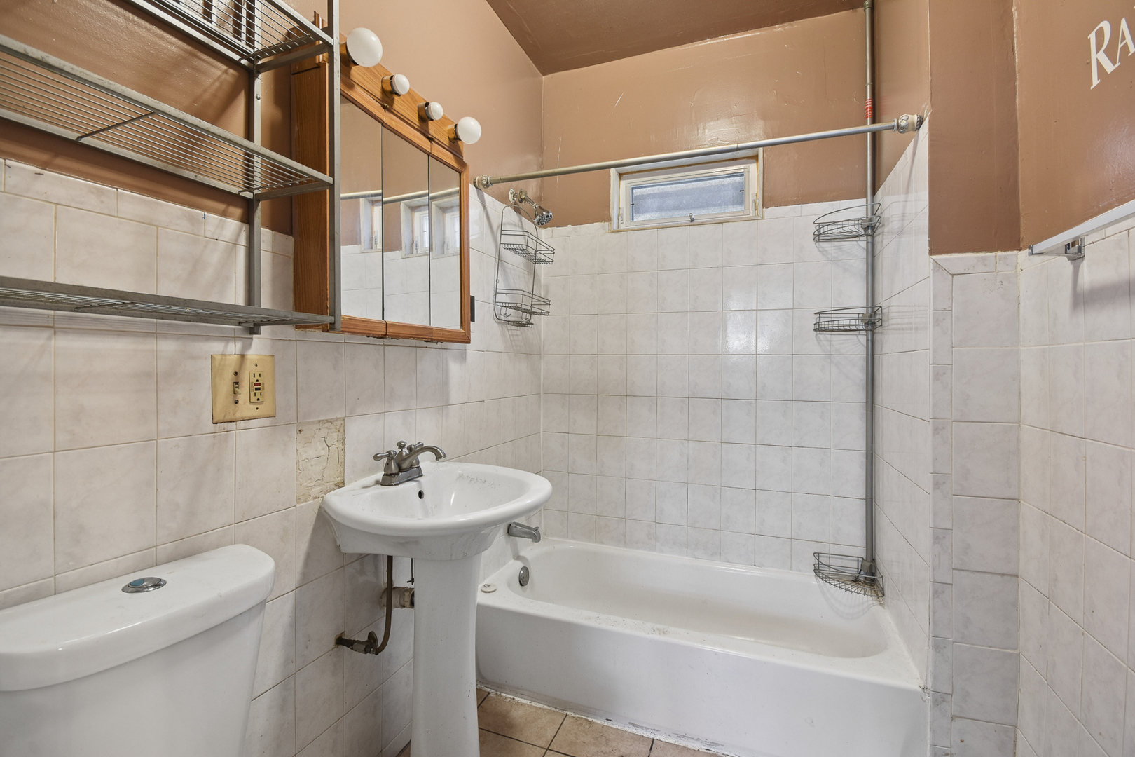 8918 S Woodlawn Avenue Property Photo 11