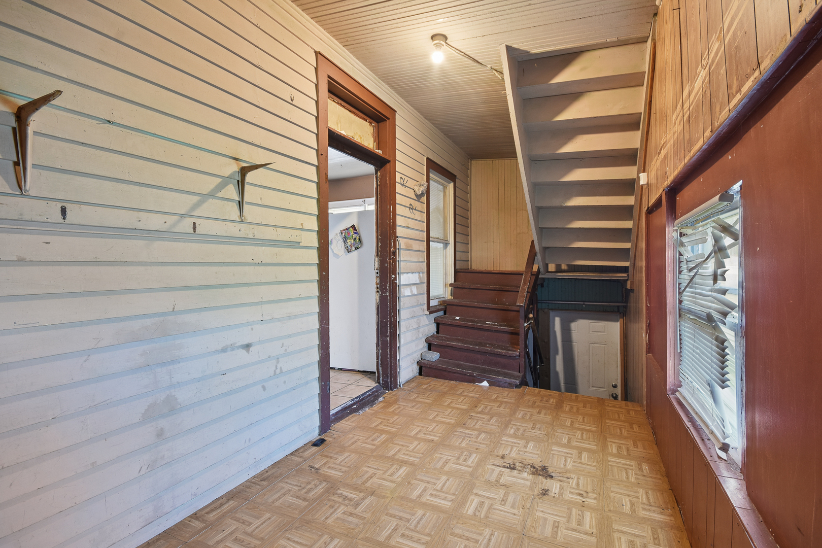 8918 S Woodlawn Avenue Property Photo 12