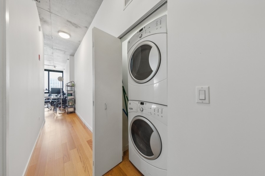 235 W Van Buren Street 2918 Property Photo 2