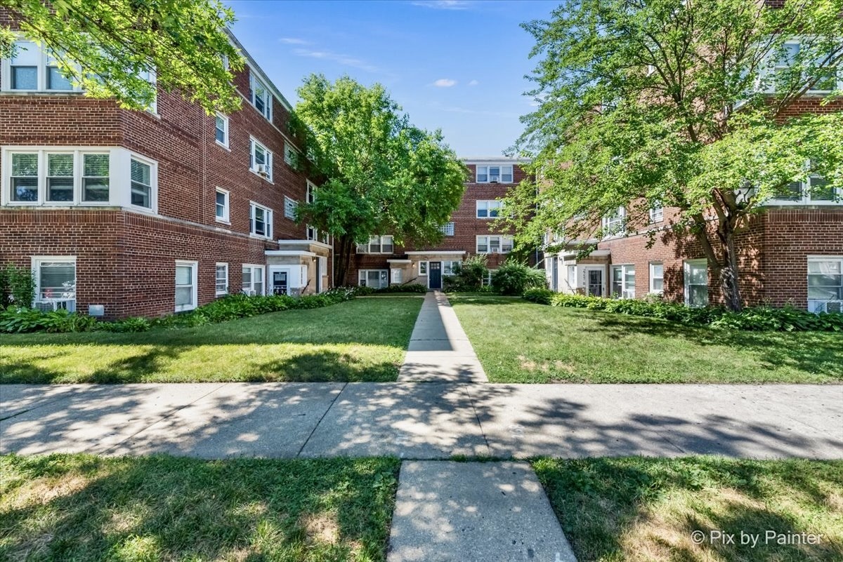 2715 W Berwyn Avenue 3 Property Photo 1