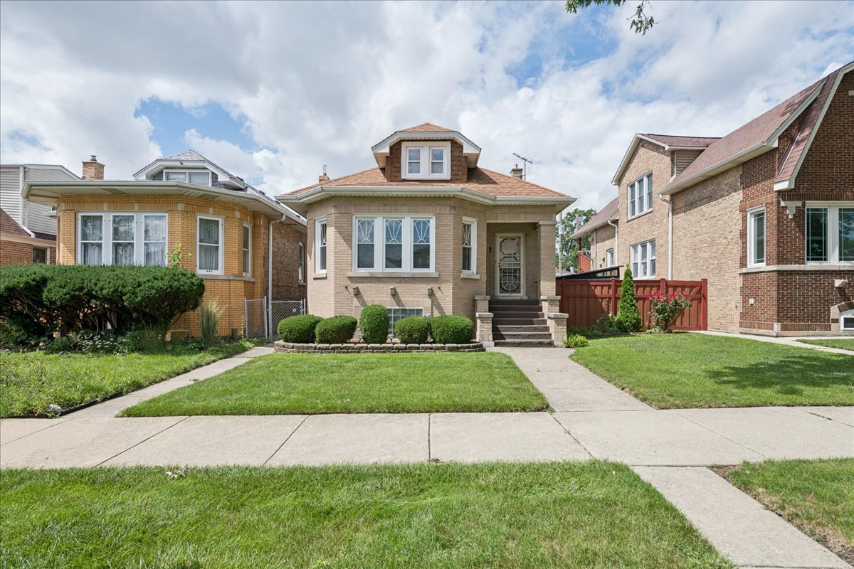 2026 N New England Avenue Property Photo 1