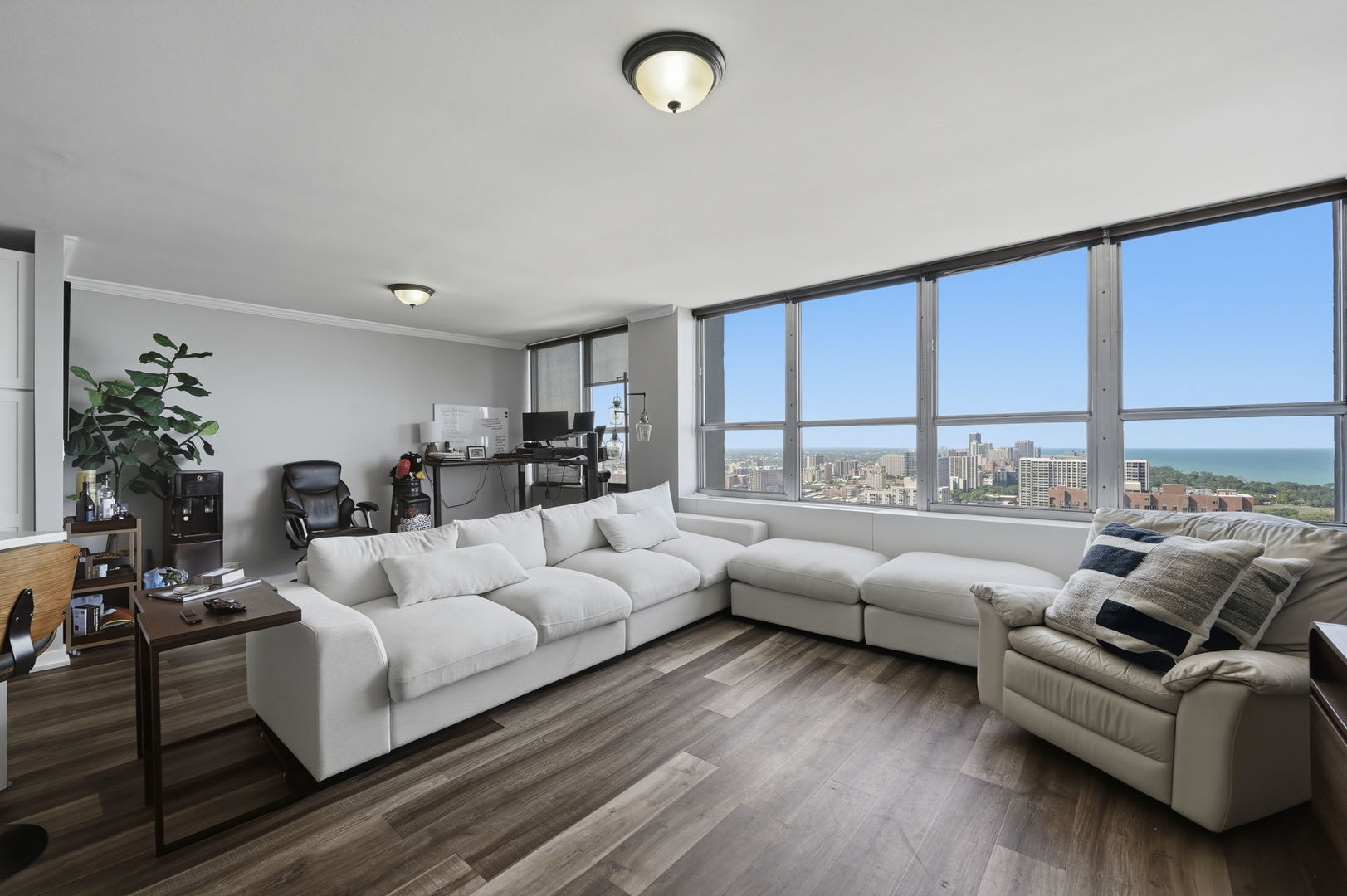 655 W Irving Park Road 3404 Property Photo 4