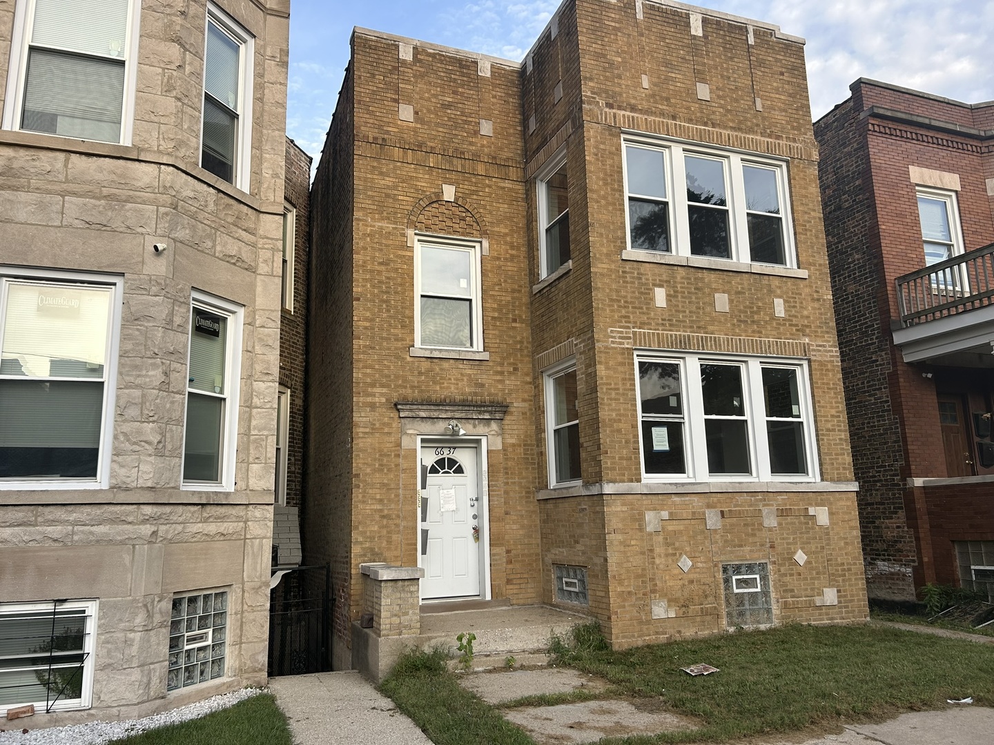 6637 S Rhodes Avenue Property Photo 1