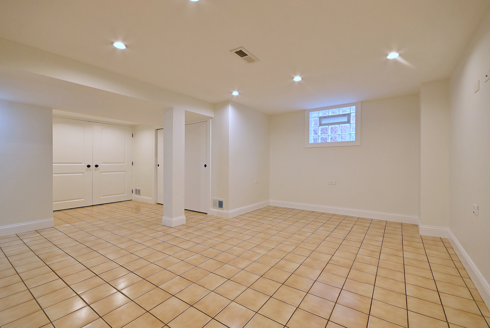 1620 N 73rd Court Property Photo 18